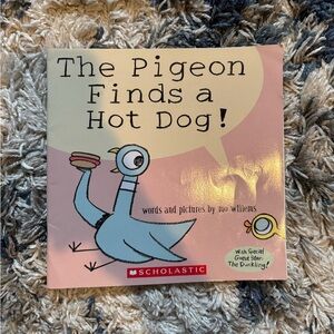 THE PIGEON FINDS A HOTDOG